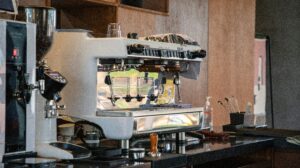 4 Cara Membersihkan Coffee Maker Agar Rasa Kopi Tetap Enak